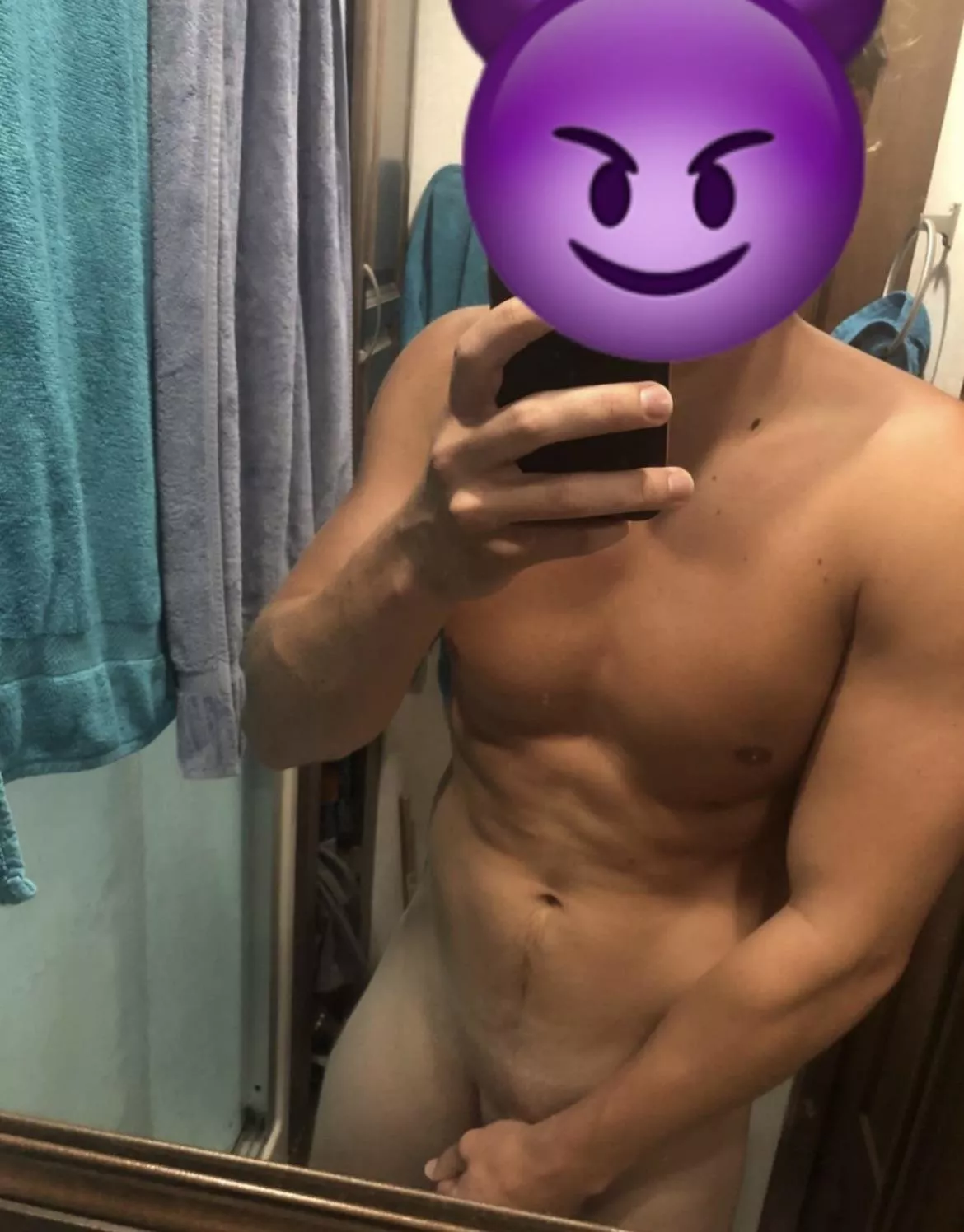 [23] College athlete looking for new subs. Experienced and happy to train anyone. HMU