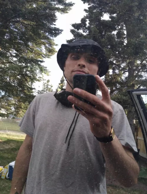 28 bi Canada. Decent dick and a nice big ass. Anyone hot and chill wanna get off together? Trulymadlyjoey