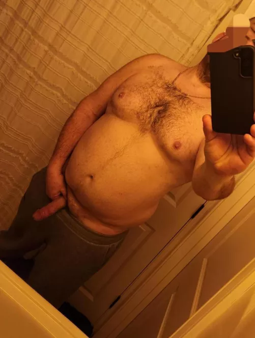 [43] Thick guys do it better....