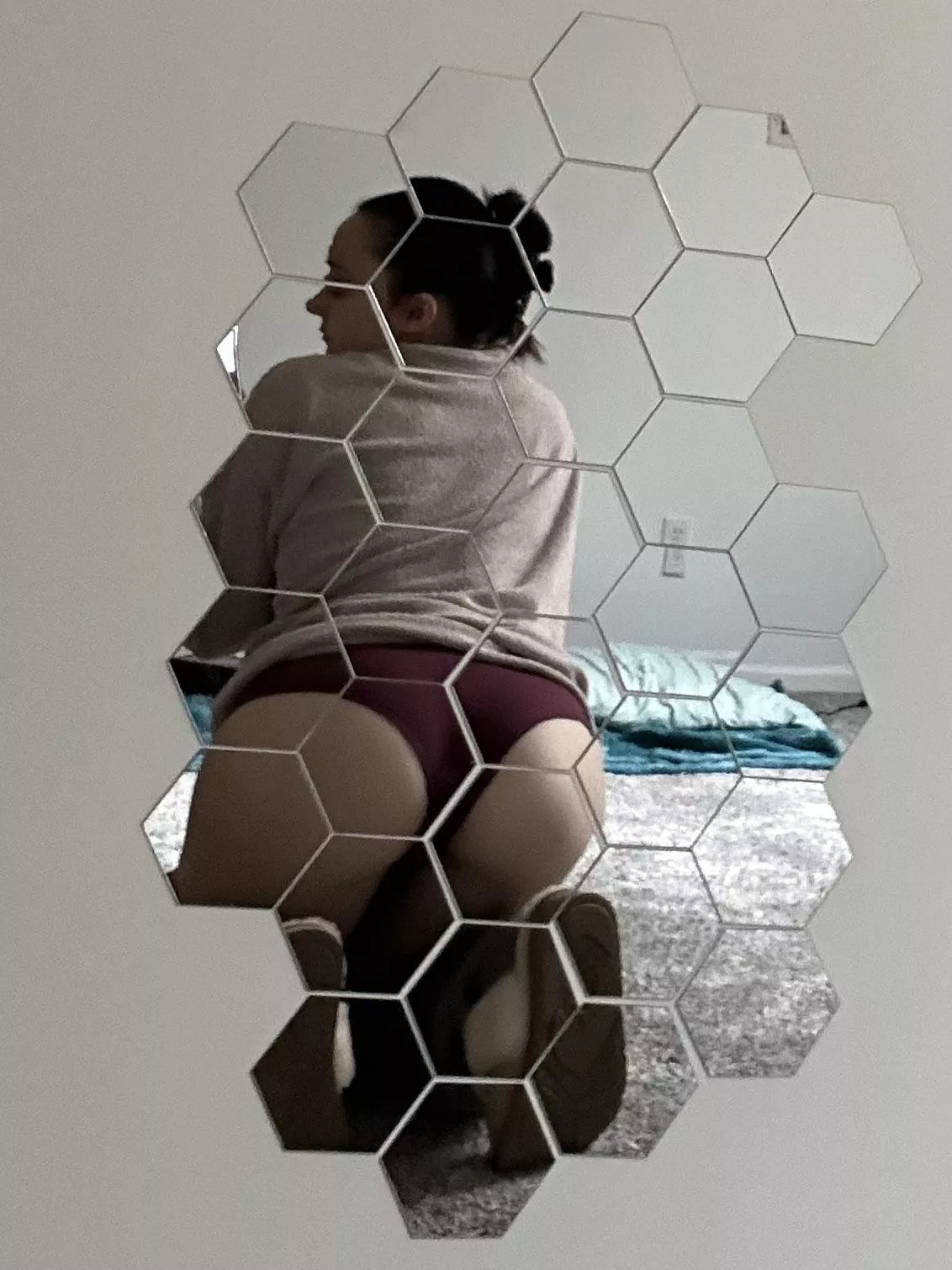 Ass in a honeycomb mirror