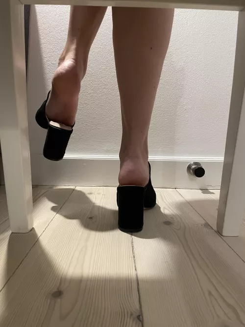 Dont look, im working.. 😌