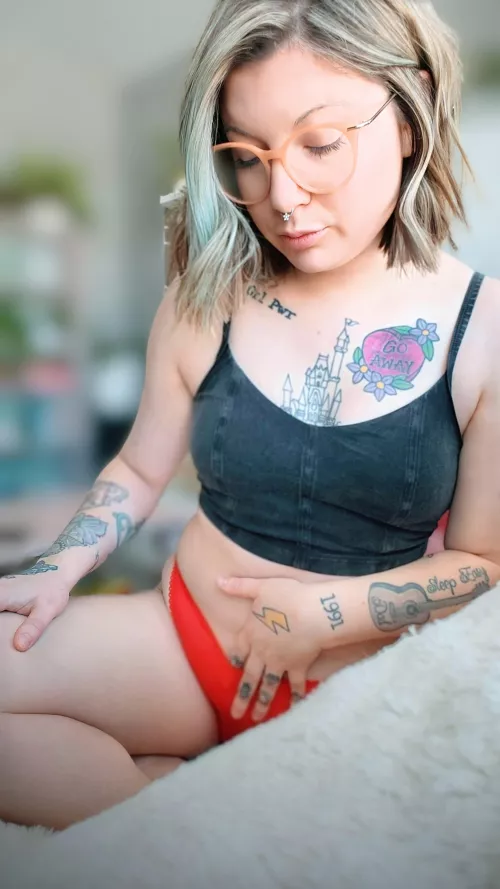 [f] I like to tease but I also like to please