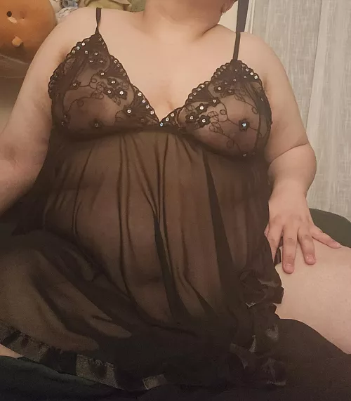 Good morning sweeties can someone come cuddle me in bed? 💝