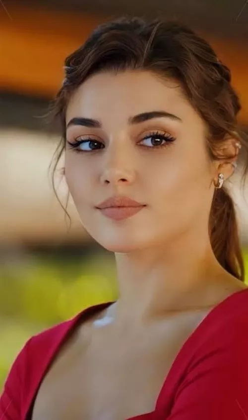 Hande Ercel.