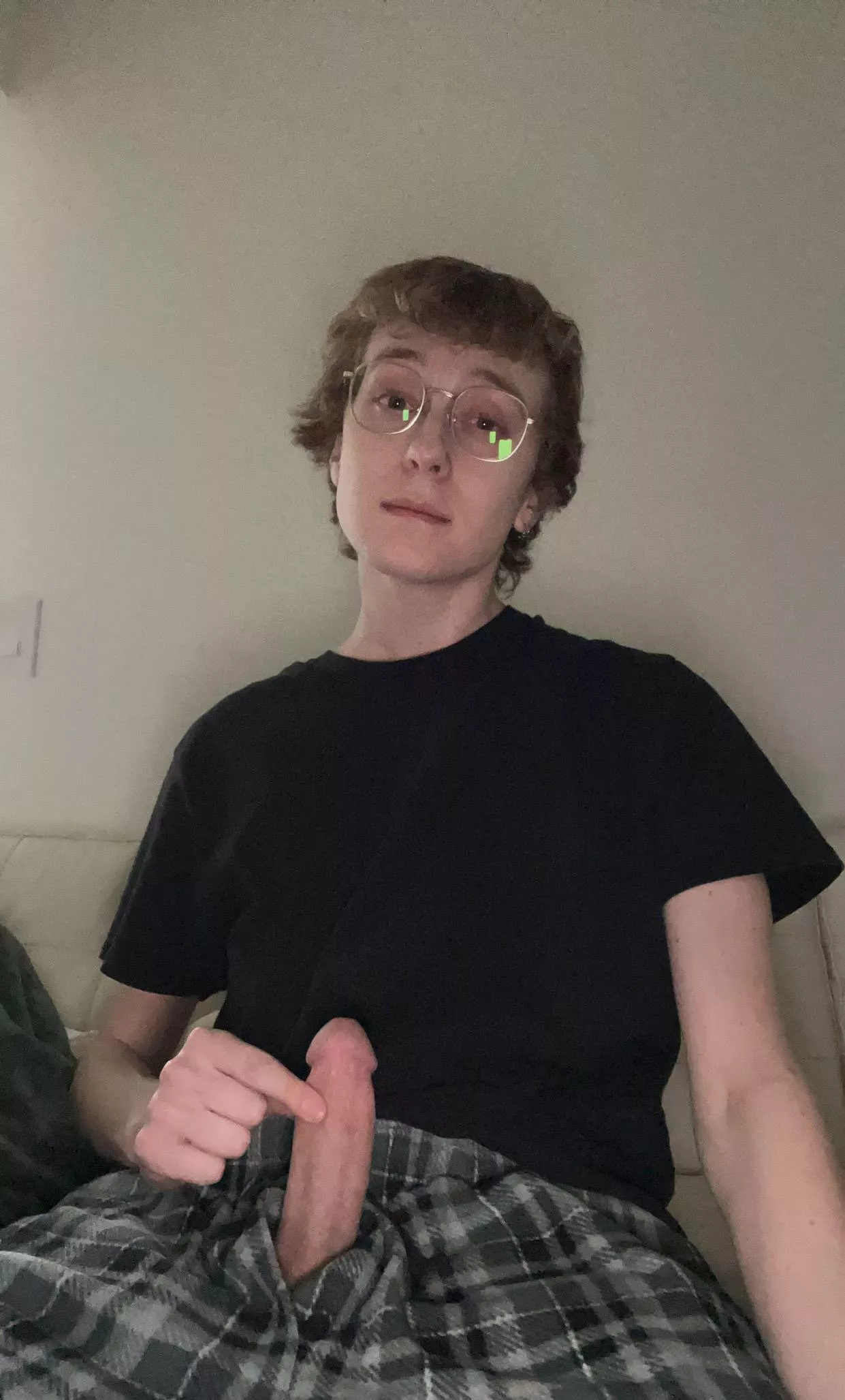 I just turned 18, I bet you can't beat my dick 😈