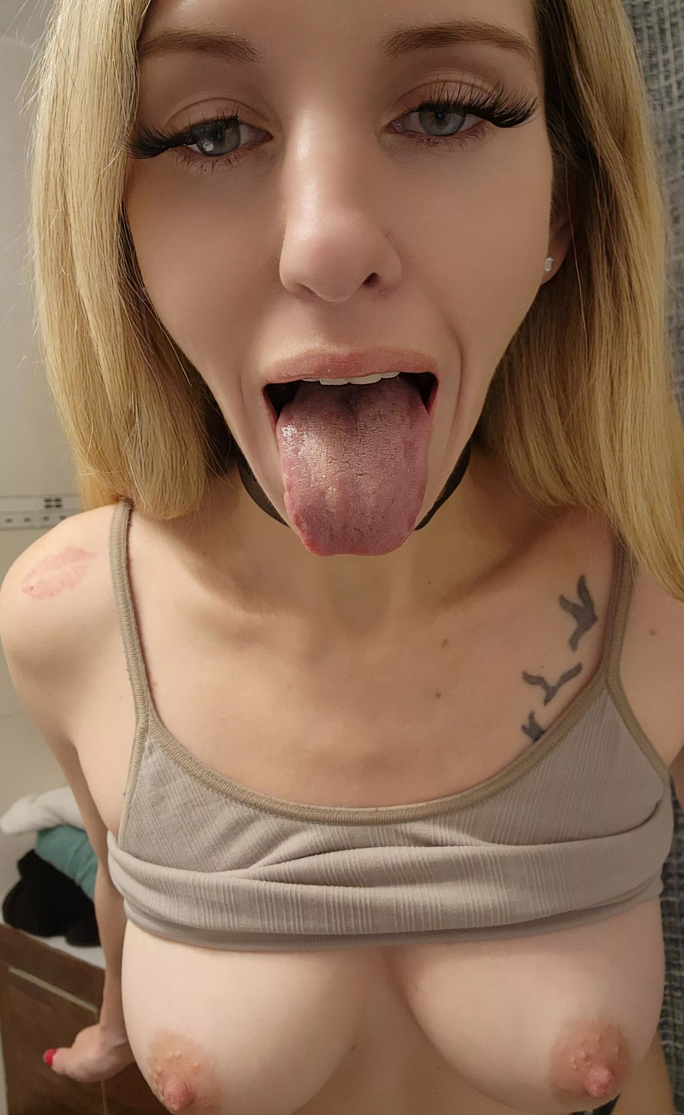 I love ❤️ letting my tongue 👅 hang out !