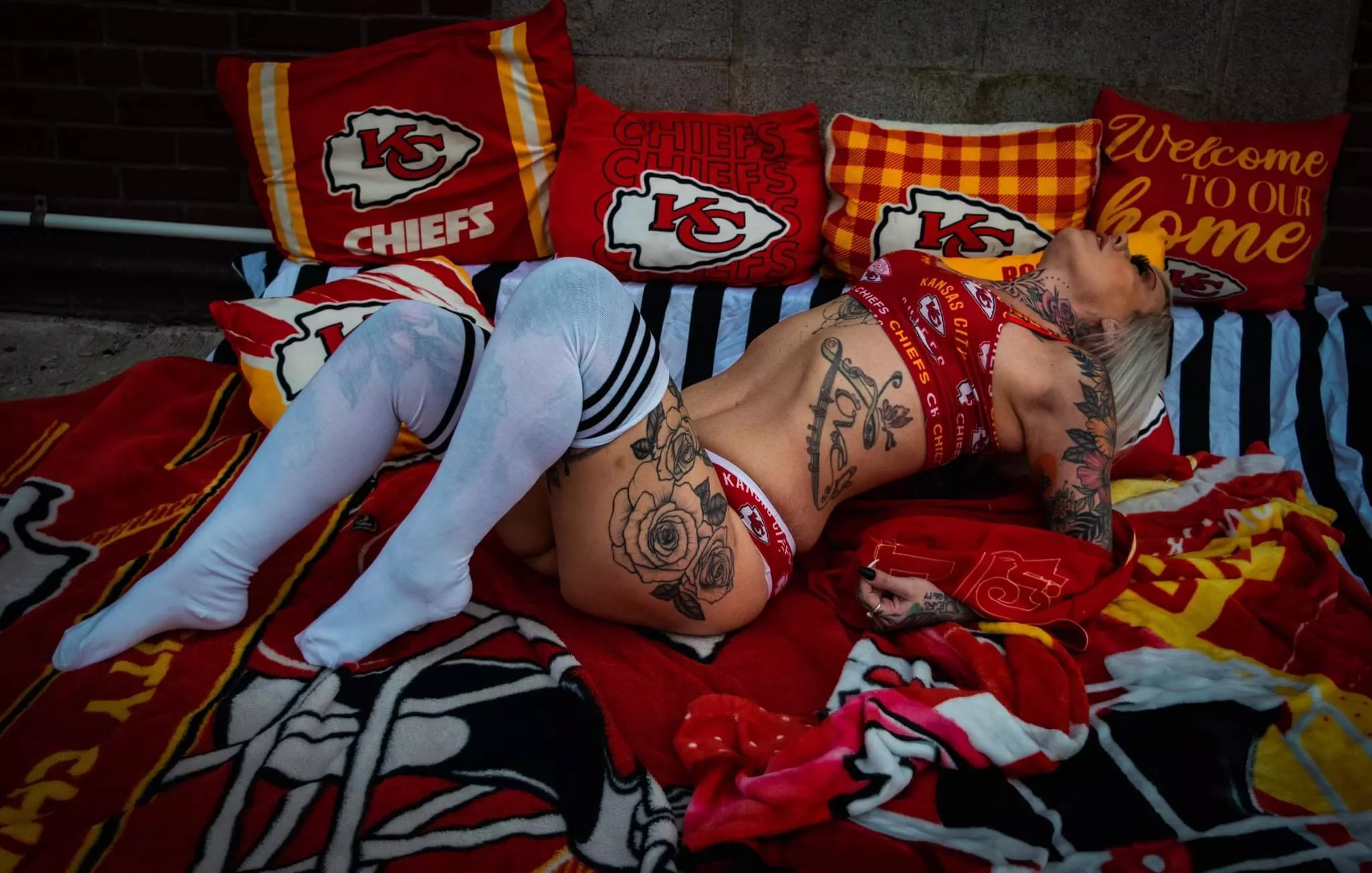 I'll leave the socks on💋