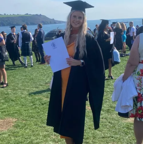 Just graduated and started a Onlyfans now for the first week its a Free Page come see my naughty side