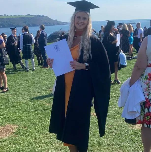 Just graduated and started a Onlyfans now for the first week its a Free Page come see my naughty side