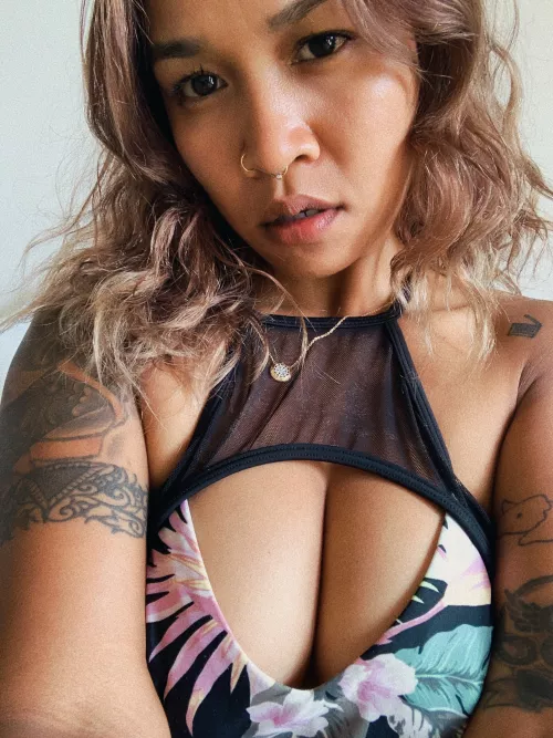 Just wanted to show off my sexy cleavage 🥰