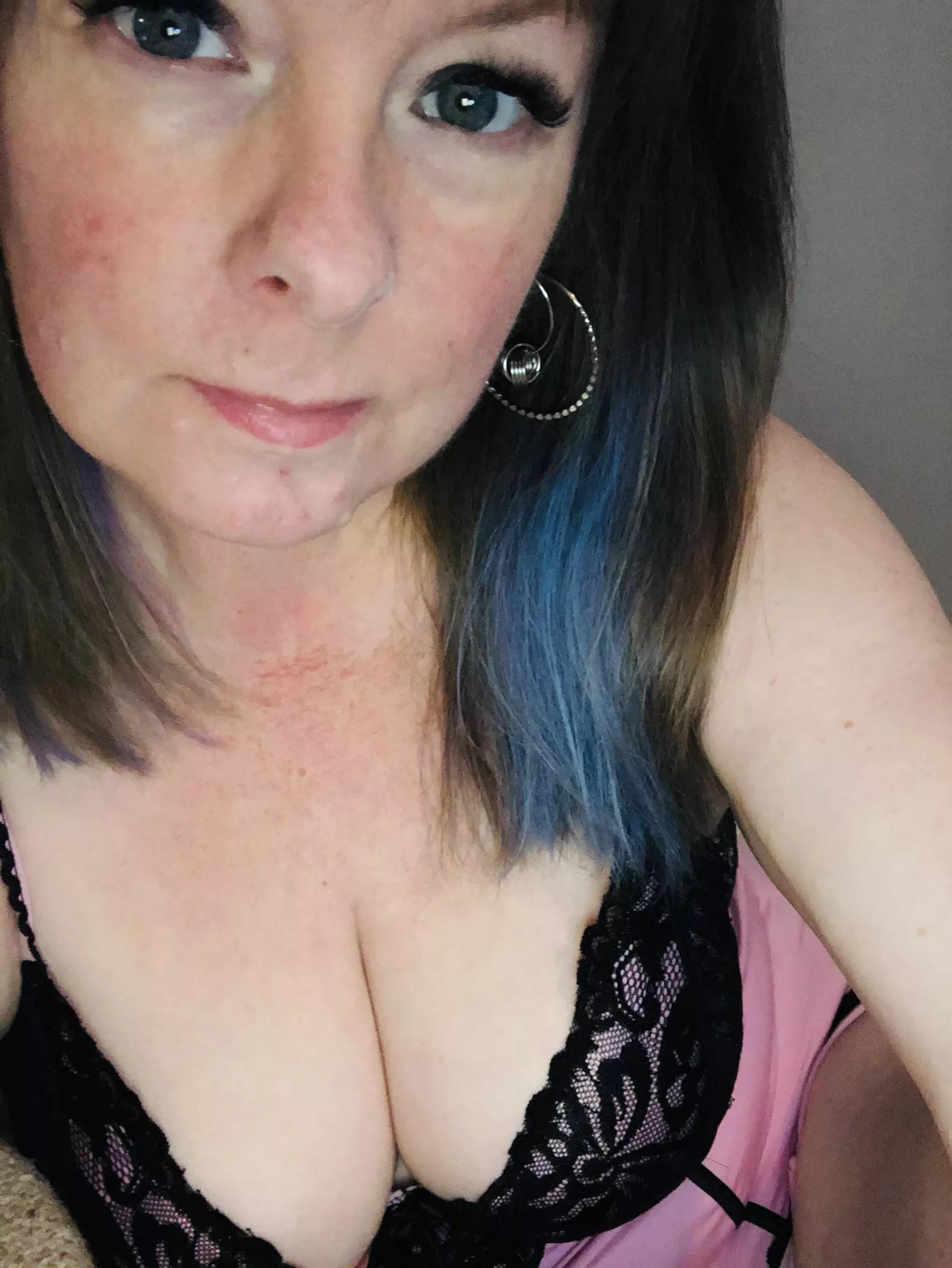 Look into my eyes, let me put a spell on you 💙💖