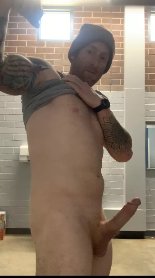 (M) Feeling my post CrossFit open gains. Any of you ladies want to join me for a workout. Shoot me a message