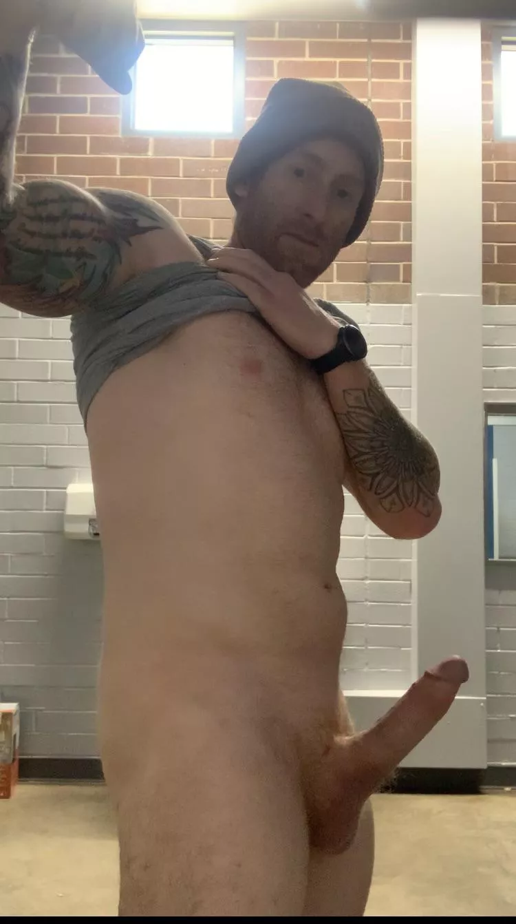 (M) Feeling my post CrossFit open gains. Any of you ladies want to join me for a workout. Shoot me a message
