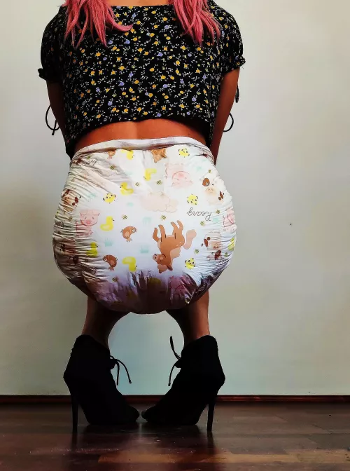 🖤😅 no diaper can't be TOO big 😅🖤