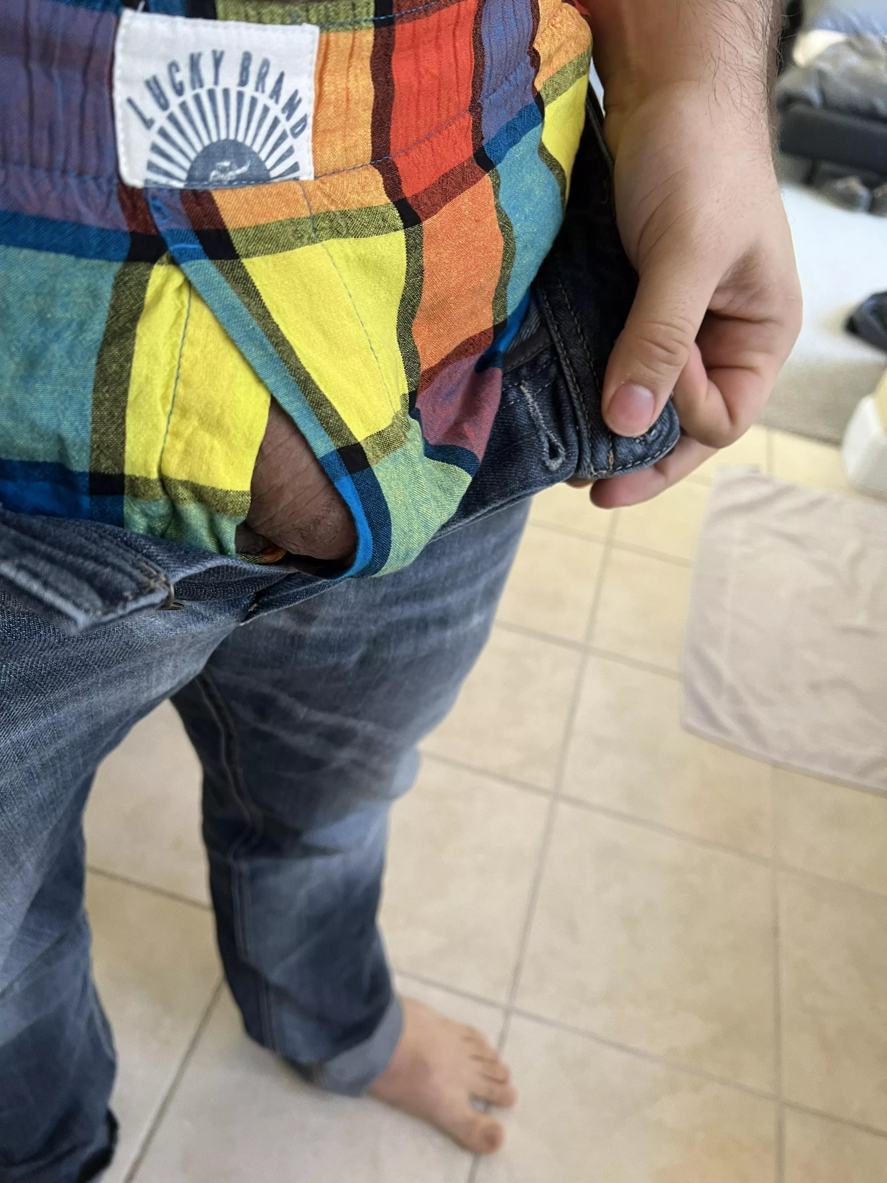 Peeking out. Dms are open