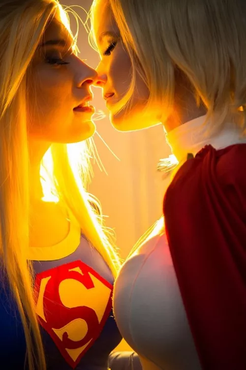 Powergirl vs. Supergirl