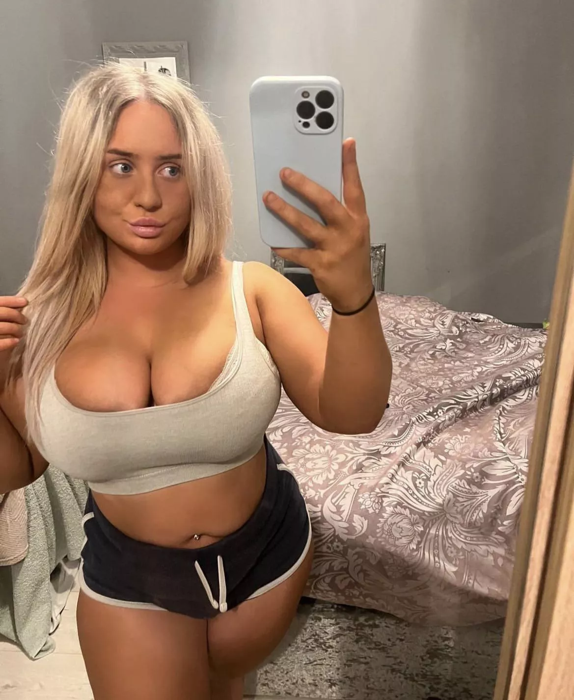 Set of pillows on her🍈🍈