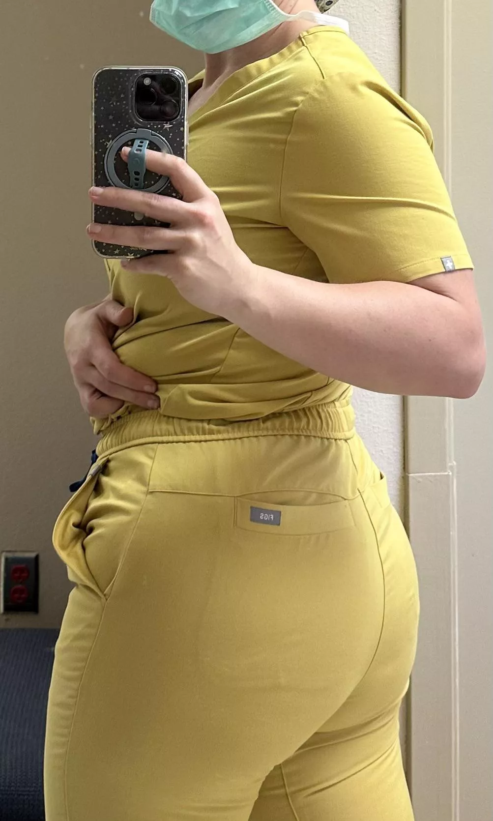 The pockets can't even stay closed 🤪