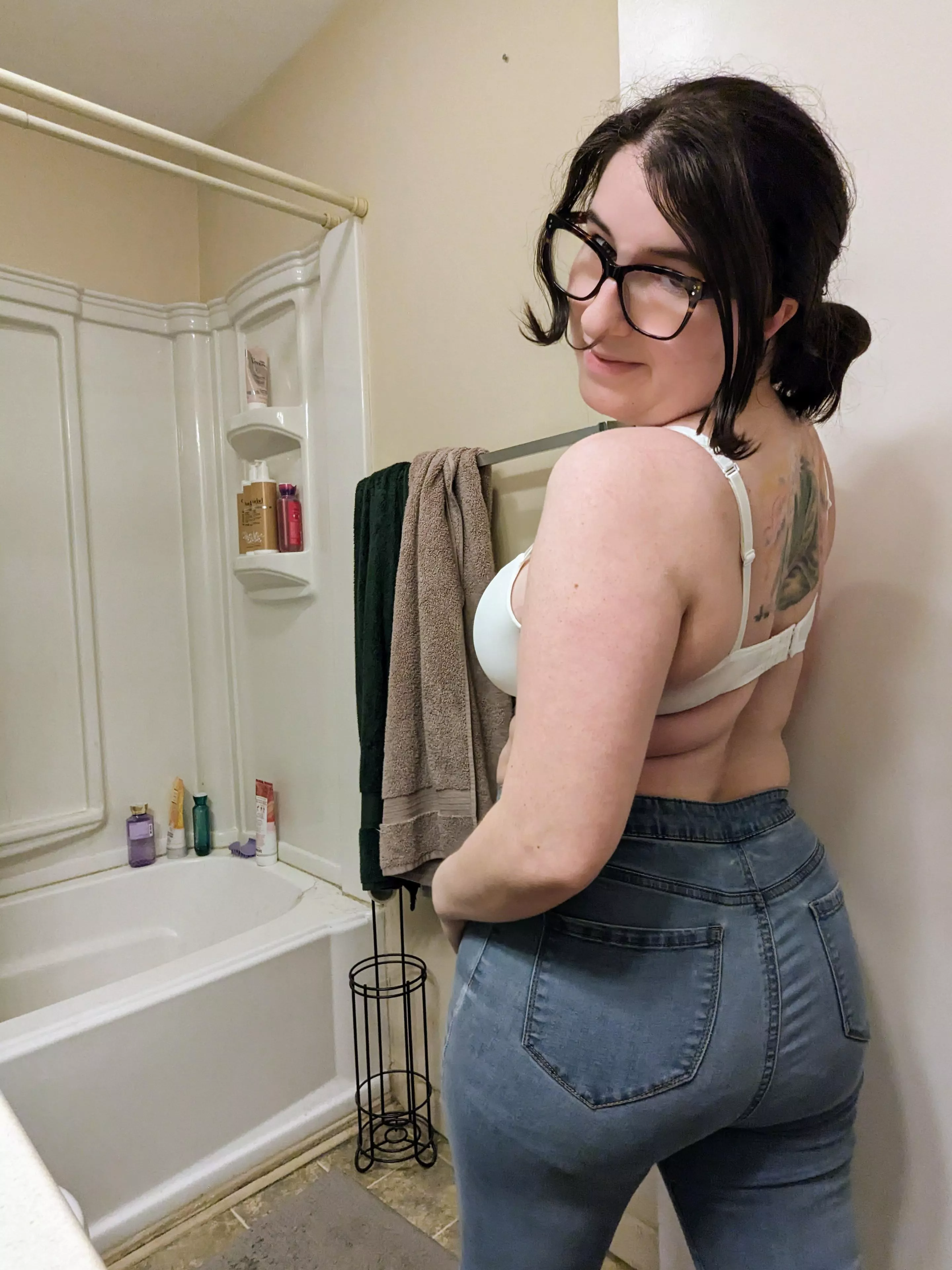 Tight jeans always look good 😊