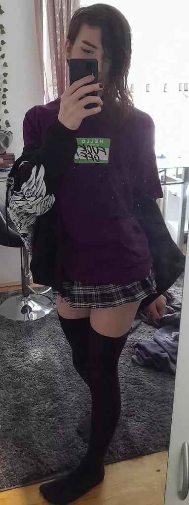 very bored today. Wanna Hang Out