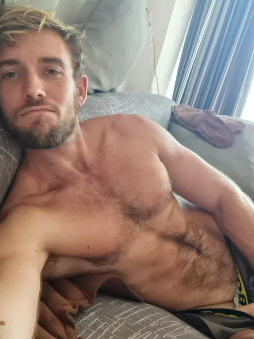 want to join me on the sofa ? 😊 😃