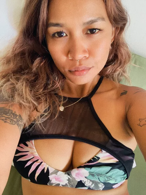 wwyd to this pretty lil thing?