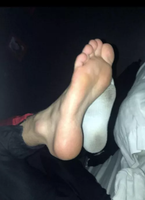 18 dm me if you like feet and want mine