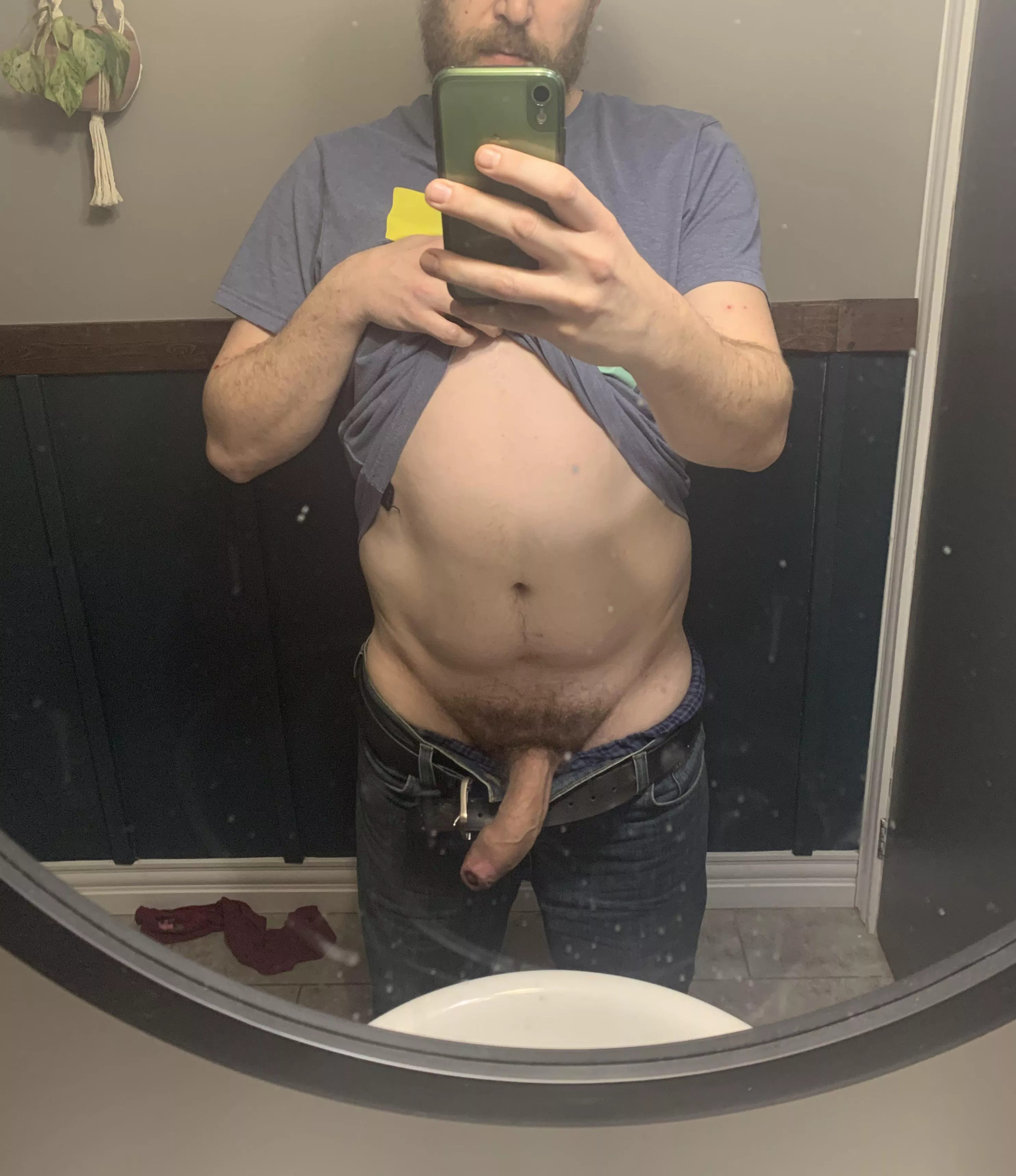 (39) big dick and a beard 😈