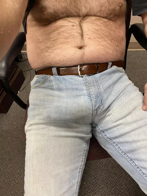 [54] Daddy bulge at work!!!