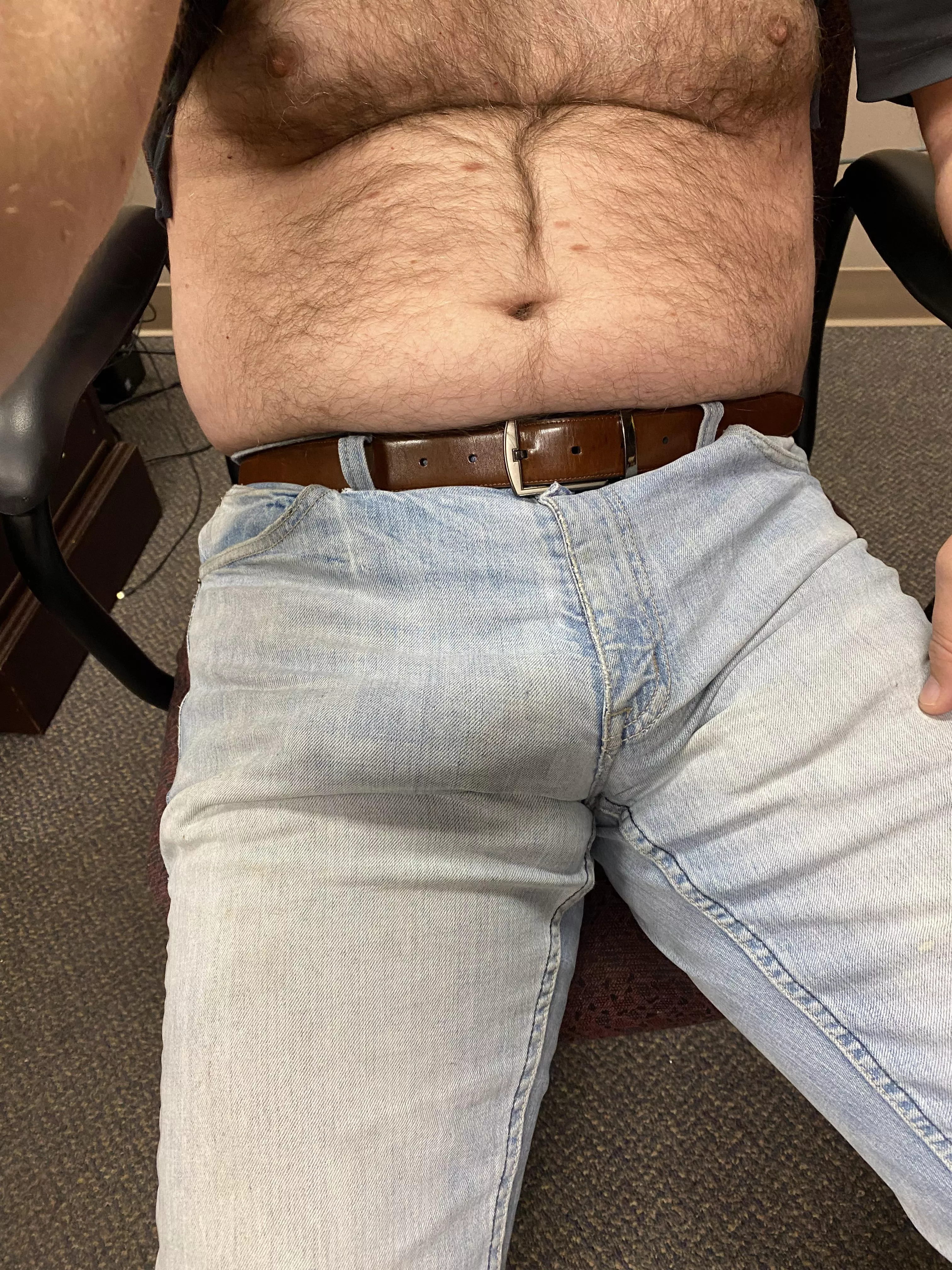 [54] Daddy bulge at work!!!