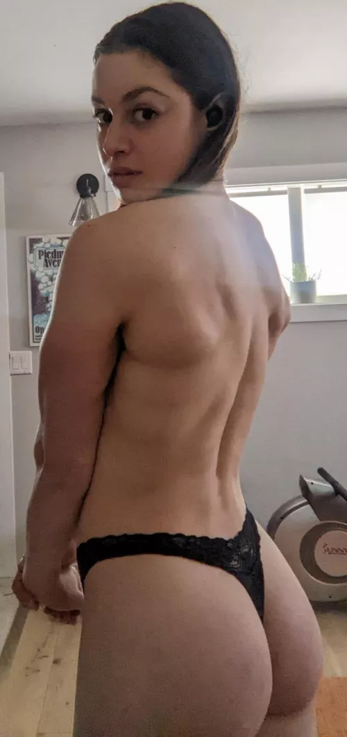 Are you staring at my 🍑?!