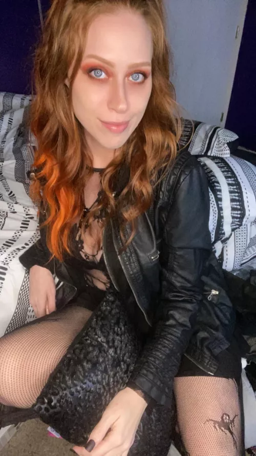 baby lock the door and turn them lights down low 🤠 😜