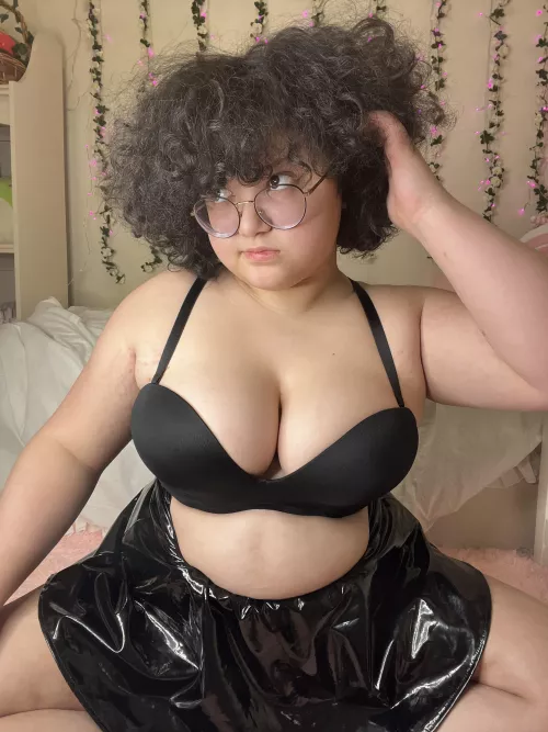 Comment an emoji as your reaction to this post ☺️💗