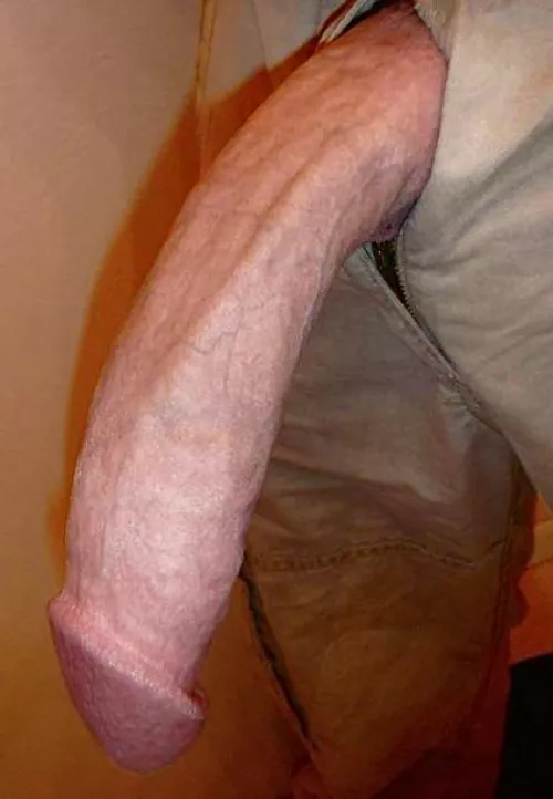 Coworker said she hasn’t had her throat fucked in a while. May need to change that 😈