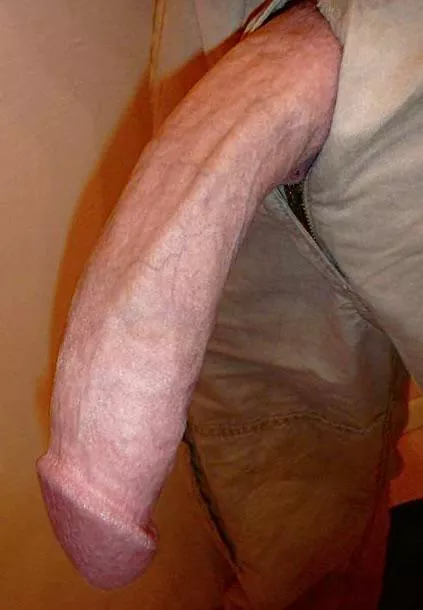 Coworker said she hasn’t had her throat fucked in a while. May need to change that 😈