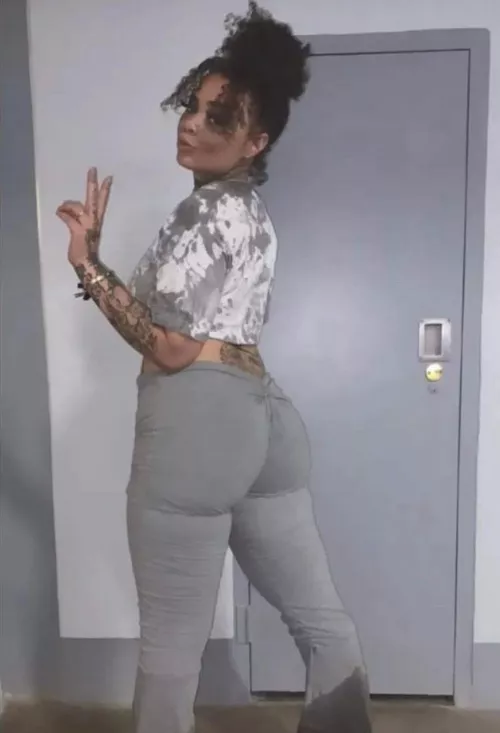 Damn, lookin fine for a prison, what the do?🤫