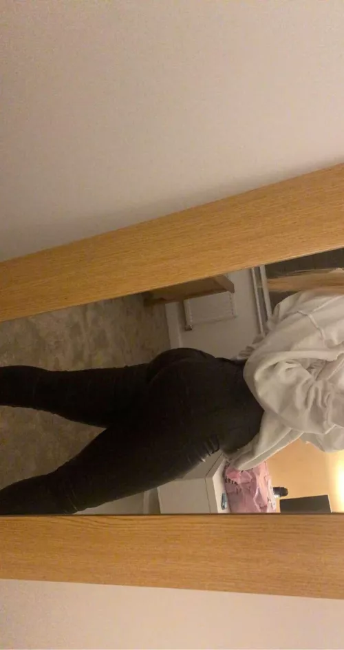 Dm for her snap 👀👀