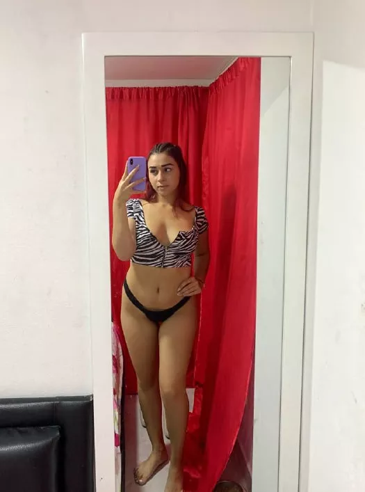 Do I look cute in this bikini?