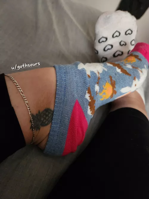 (f) mix and match socks 🙃
