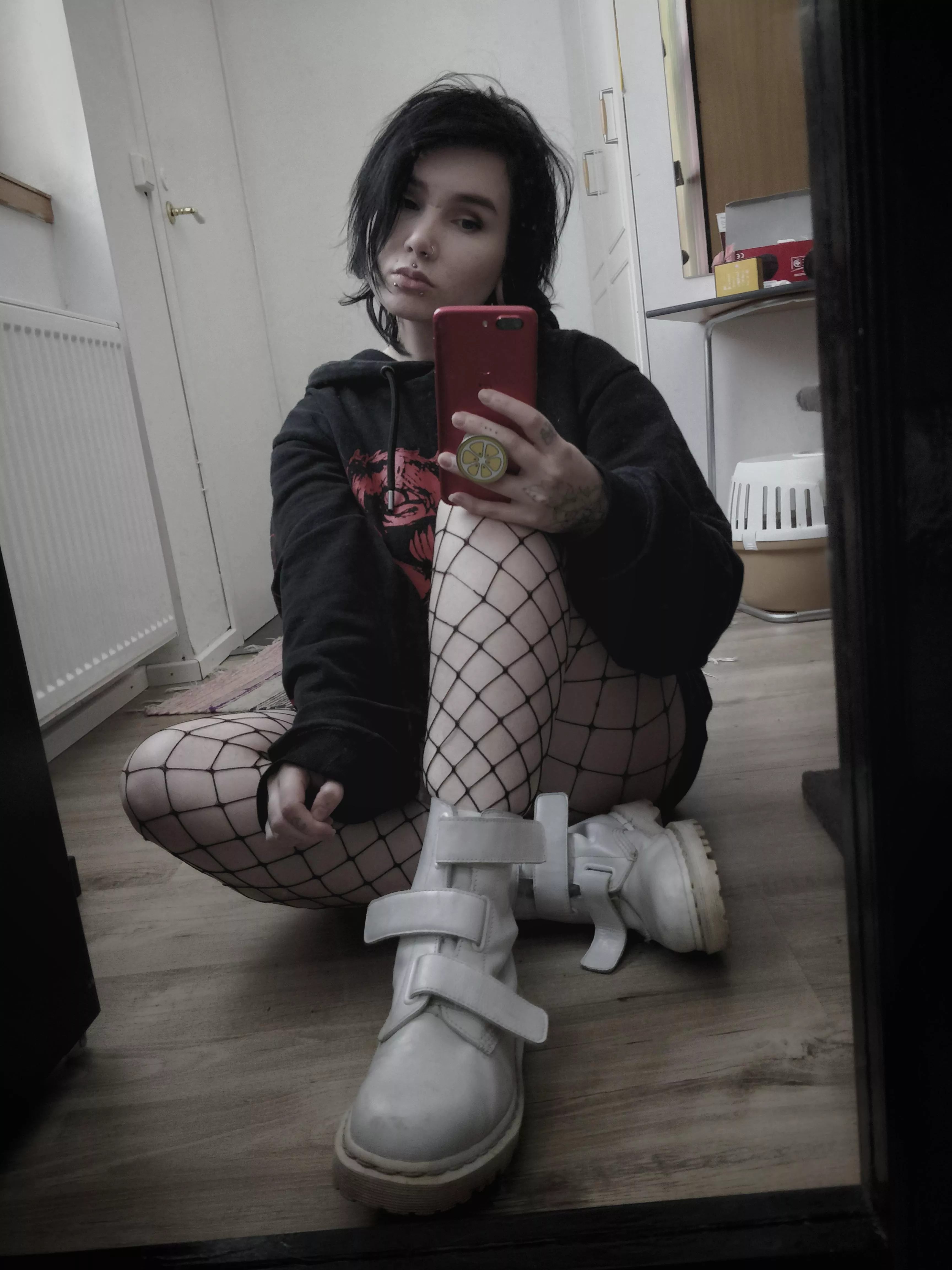 fishnets + boots = 🔥🔥