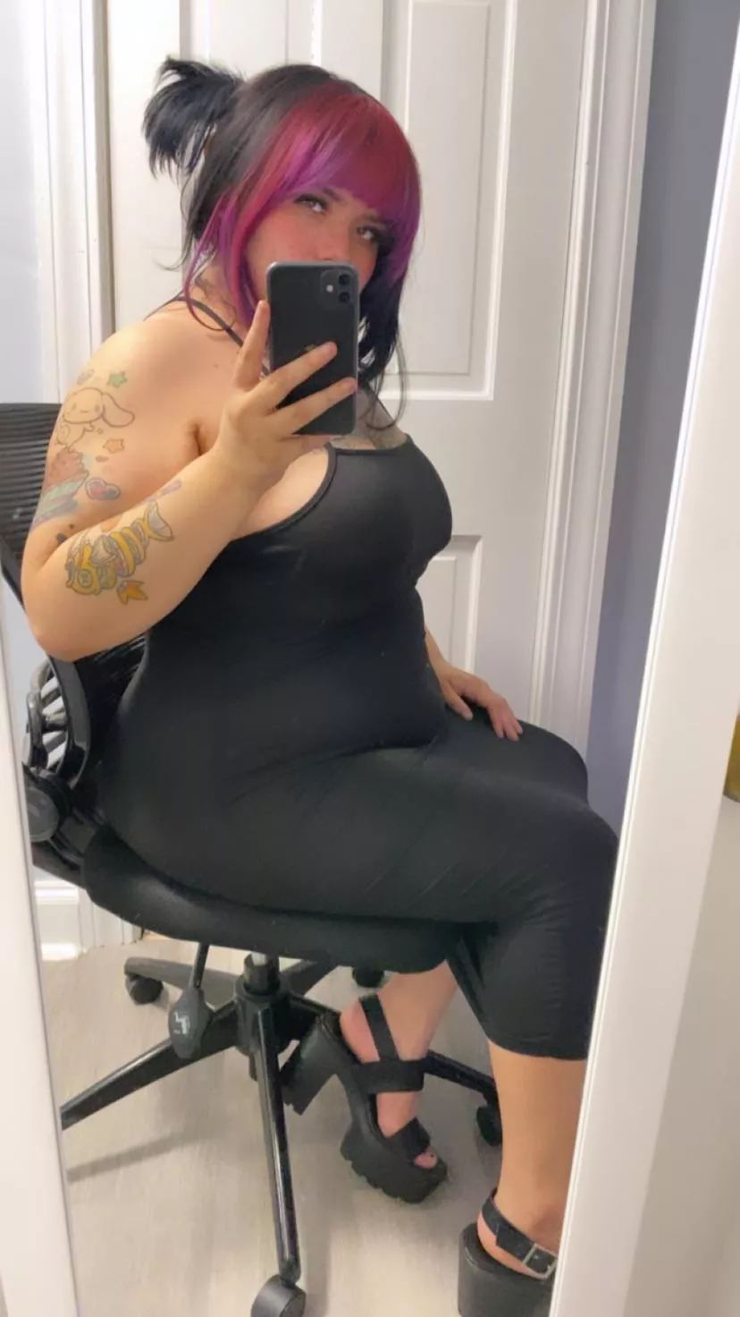 gotta take every excuse to show off my curves.