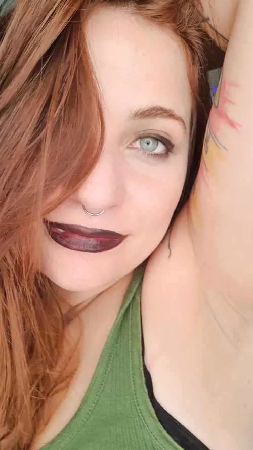 green eyes and purrfect soft armpit