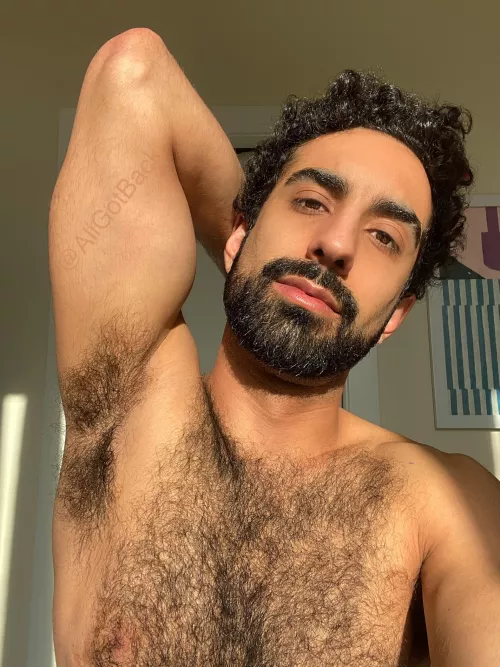 Hairy boy 🦦