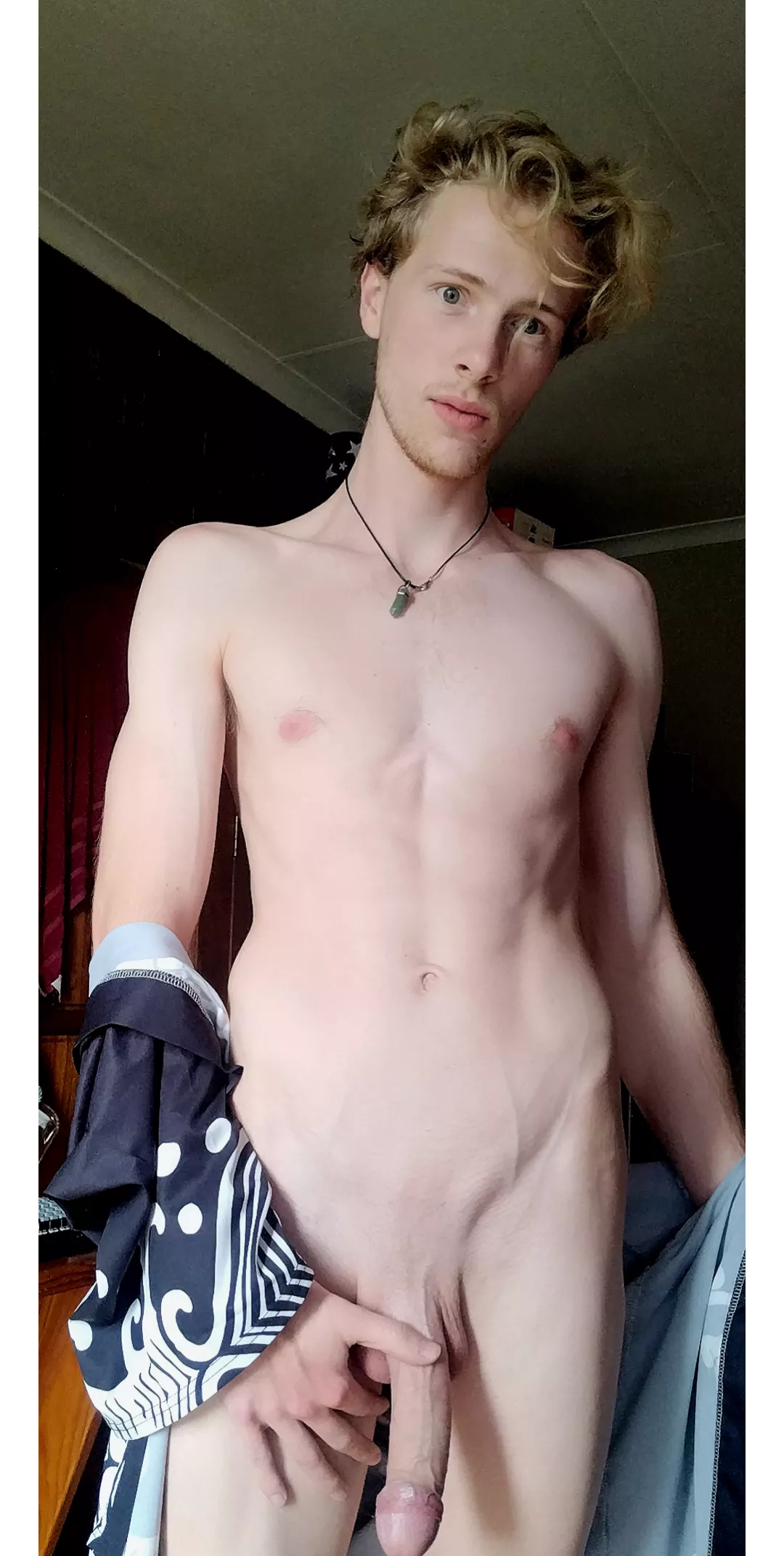 Hmm who lives my V line veins? 👾