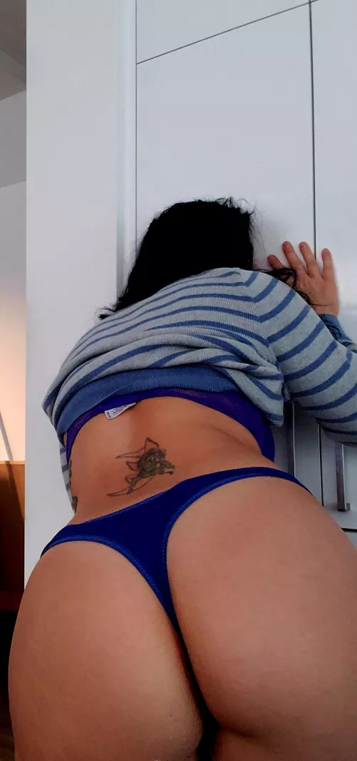 how does my ass look in a blue pantie?