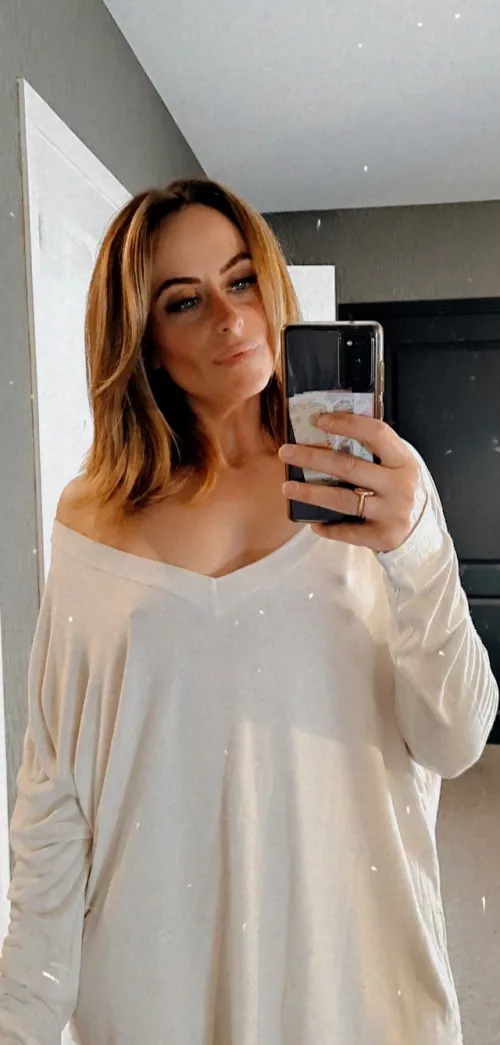 I personally think a bra would ruin this look