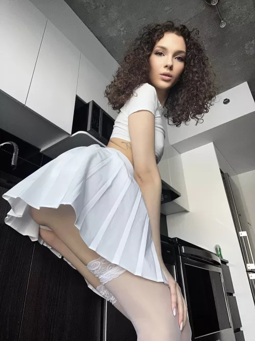 I'm a Canadian model with the natural curls, small boobs, and a skinny body 😍 Talk with me for customs, dick rates, video calls 😘