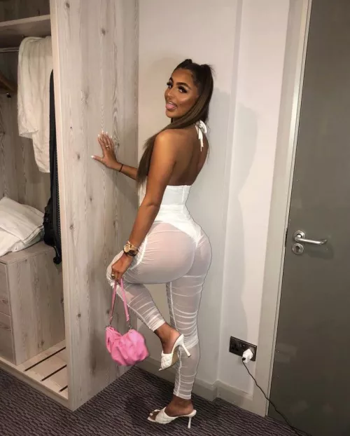 juicy chav arse, smash or pass?😈🍑
