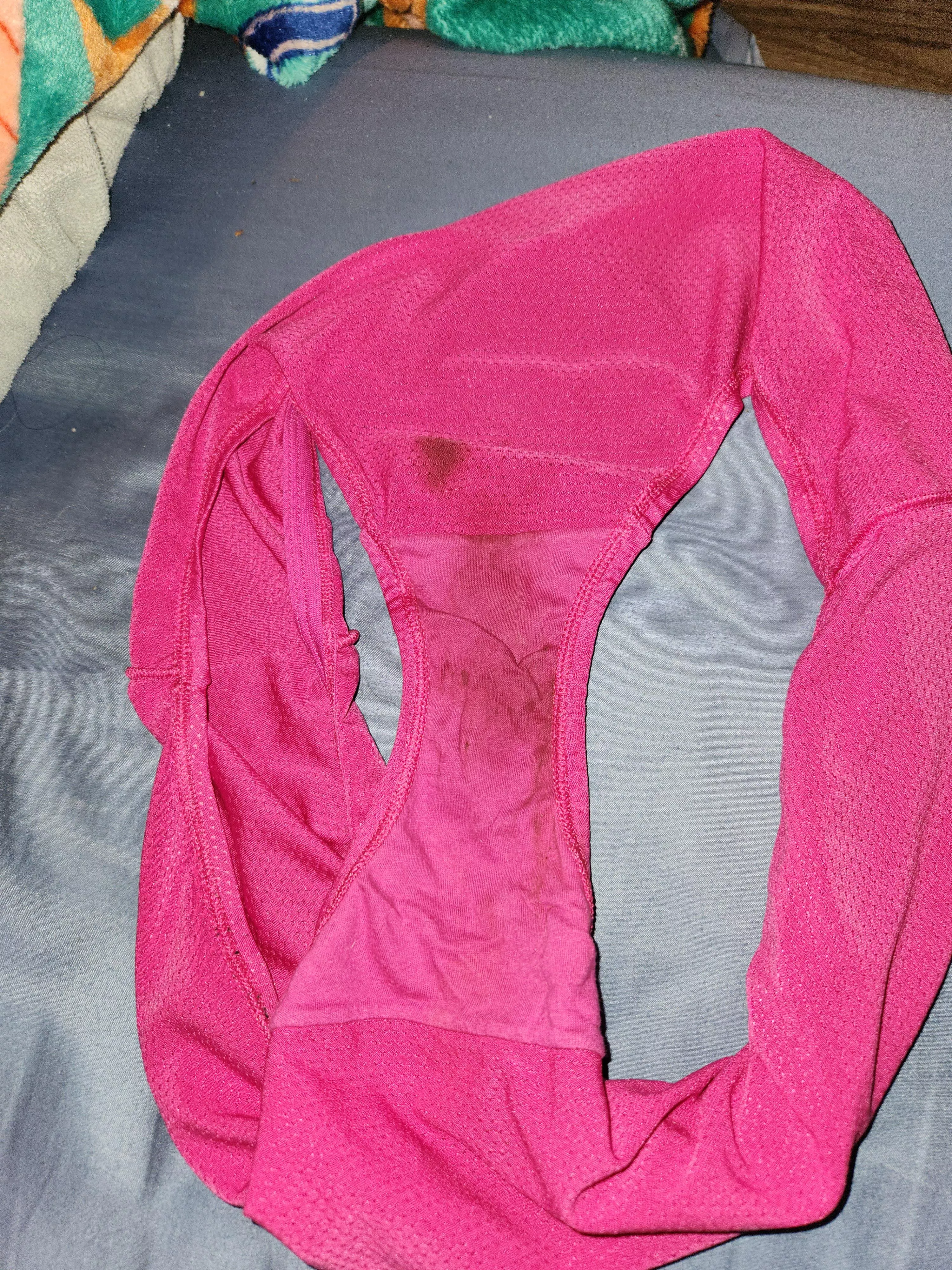 mmm wife's panties are so smelly