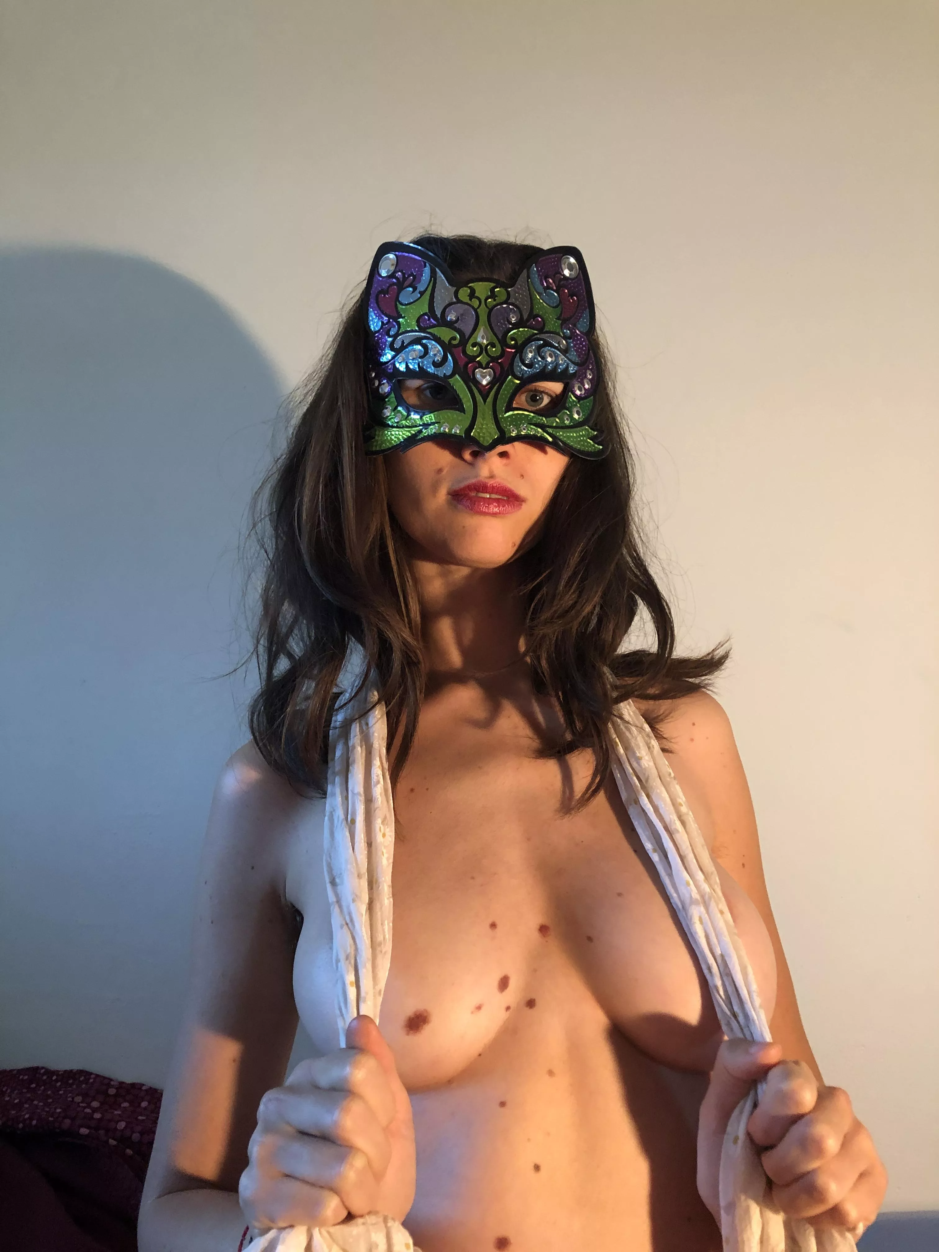 My boobs look pretty good in this lighting.